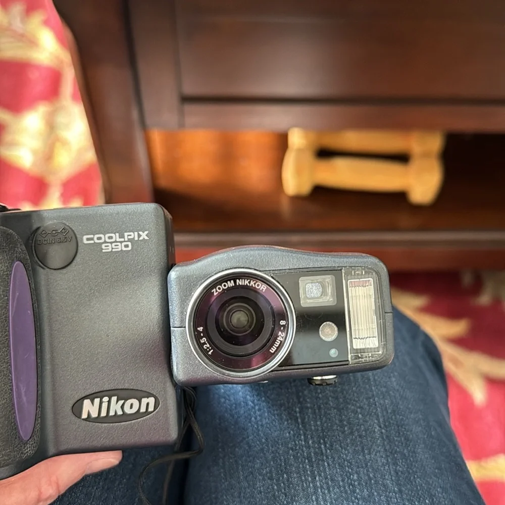 Nikon Coolpix 990 Digital Camera and accessories
